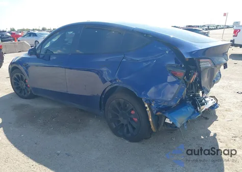 2021 Tesla Model Y Long Range Dual Motor All-Wheel Drive z USA, uszkodzony, nr VIN 5YJYGDEEXMF233160